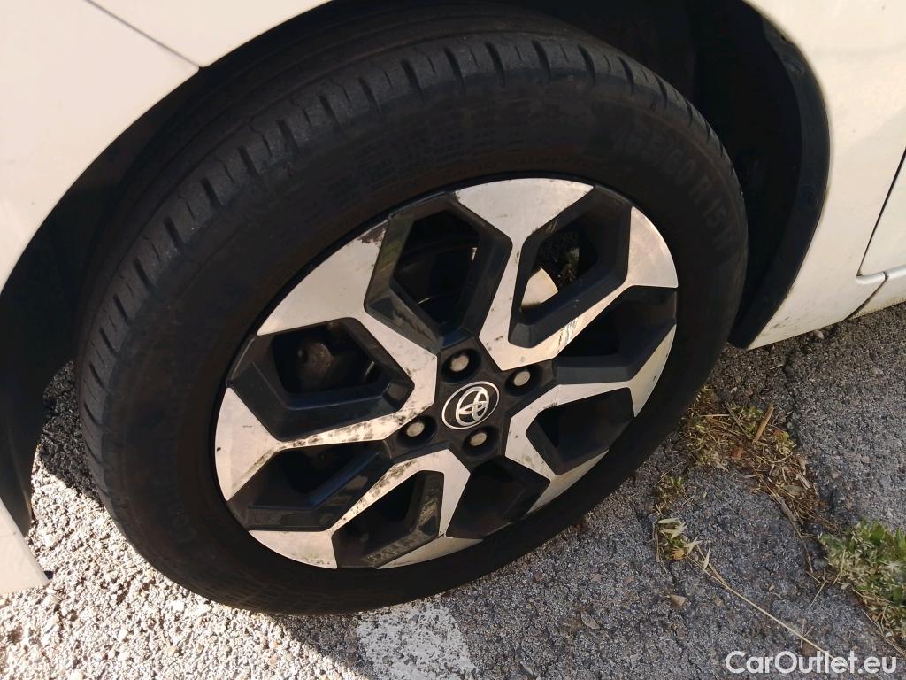  Toyota  Aygo TOYOTA  / 2018 / 5P / minicoche 1.0 70 x-play #3