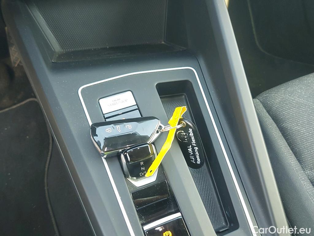  Volkswagen  Golf  VOLKSWAGEN / 2020 / 5P / familiar 2.0 TDI 85kW (115CV) DSG Variant #3
