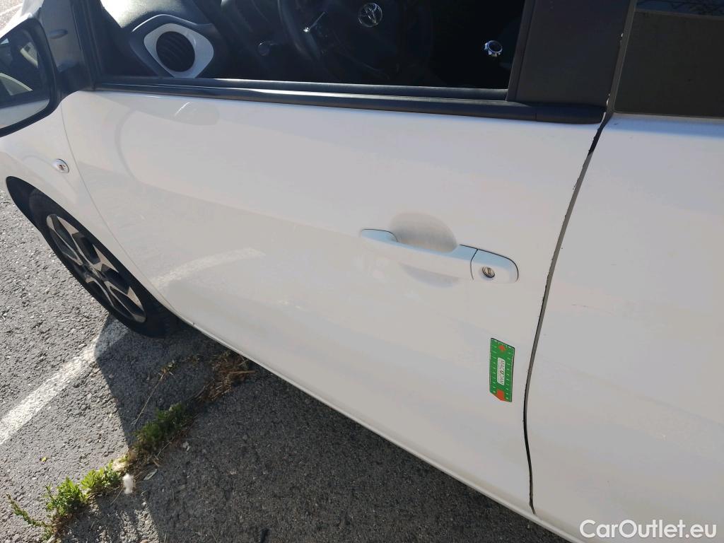  Toyota  Aygo TOYOTA  / 2018 / 5P / minicoche 1.0 70 x-play #11