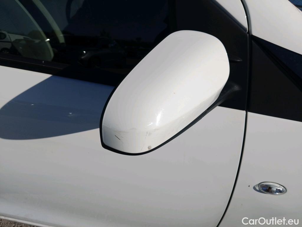  Toyota  Aygo TOYOTA  / 2018 / 5P / minicoche 1.0 70 x-play #23