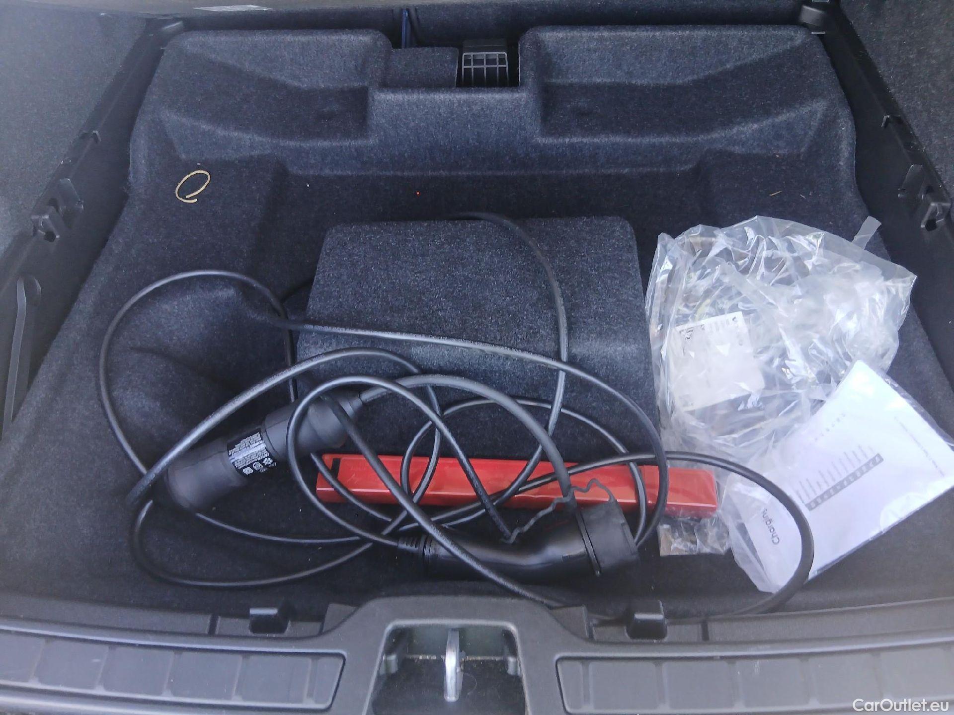  Volvo  XC 40 VOLVO XC40 / 2017 / 5P / todoterreno 1.5 T4 Twin Recharge R-Design Exp Auto #2