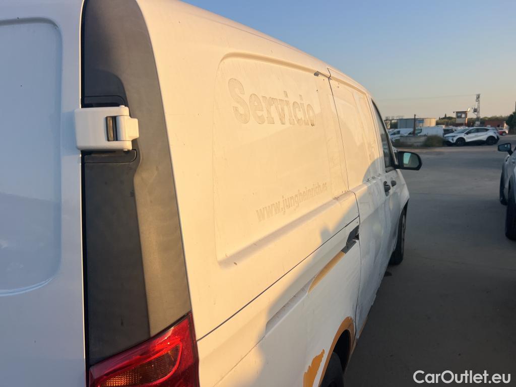  Mercedes  Vito MERCEDES-BENZ  / 2014 / 4P / furgón 114 CDI Larga #17