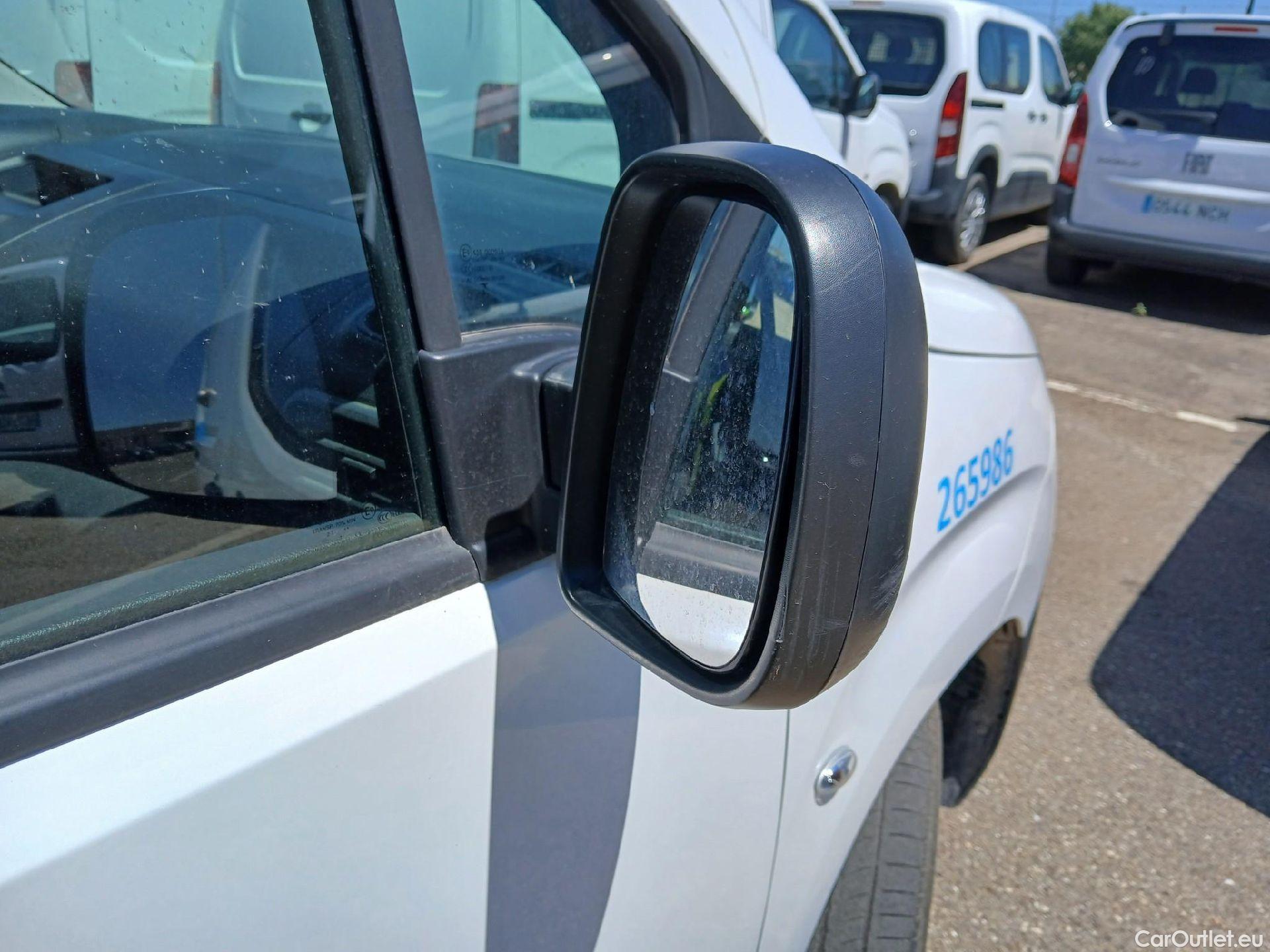  Citroen  Berlingo CITROEN  / 2018 / 4P / furgón derivado de turismo Talla M BlueHDi 100 CLUB #28