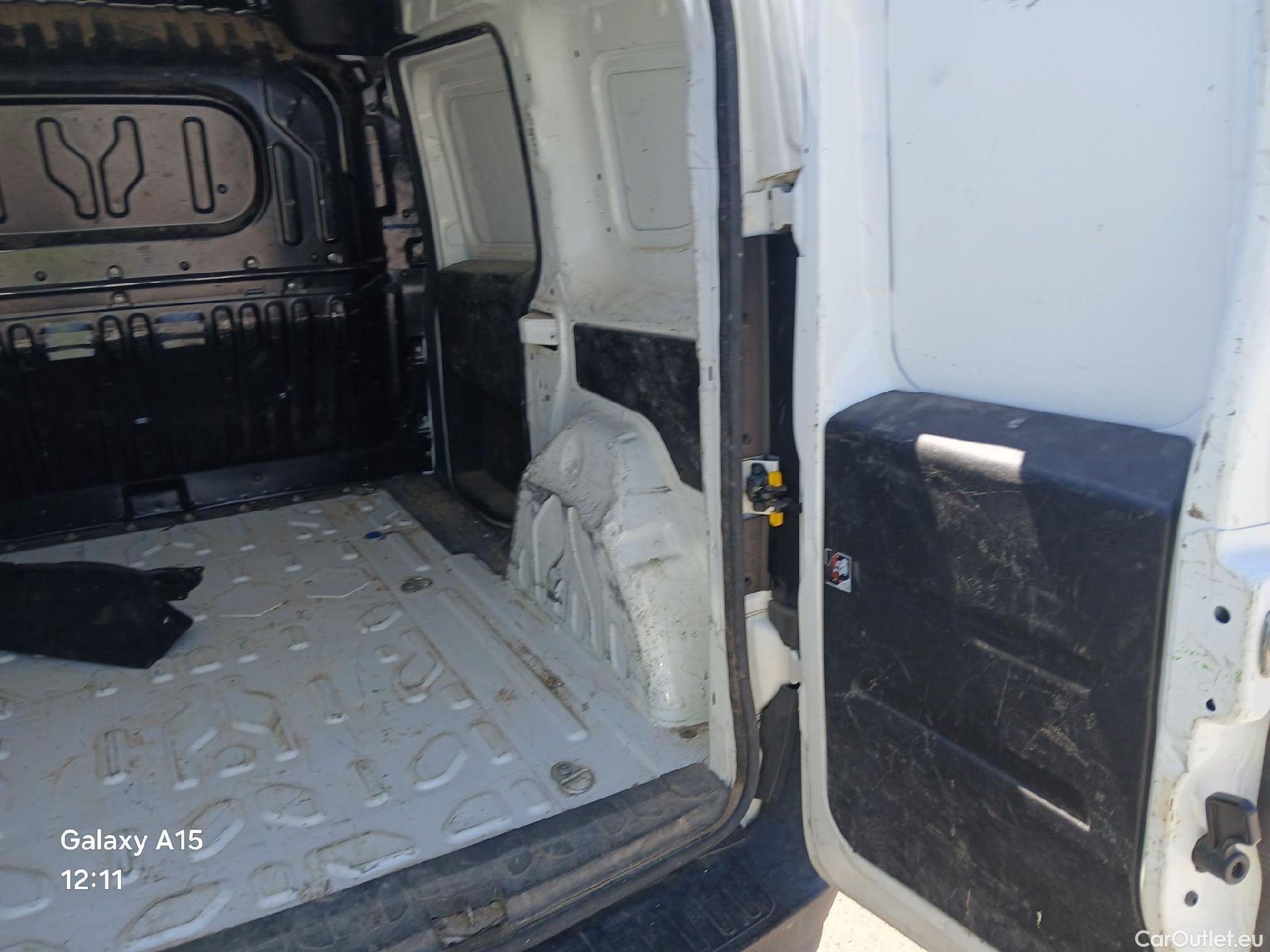  Fiat  Doblo FIAT Doblò Cargo/2015/4P/furgón derivado de turismo Cargo SX 1.6 Mjet 66kW (90CV) (AC) #2