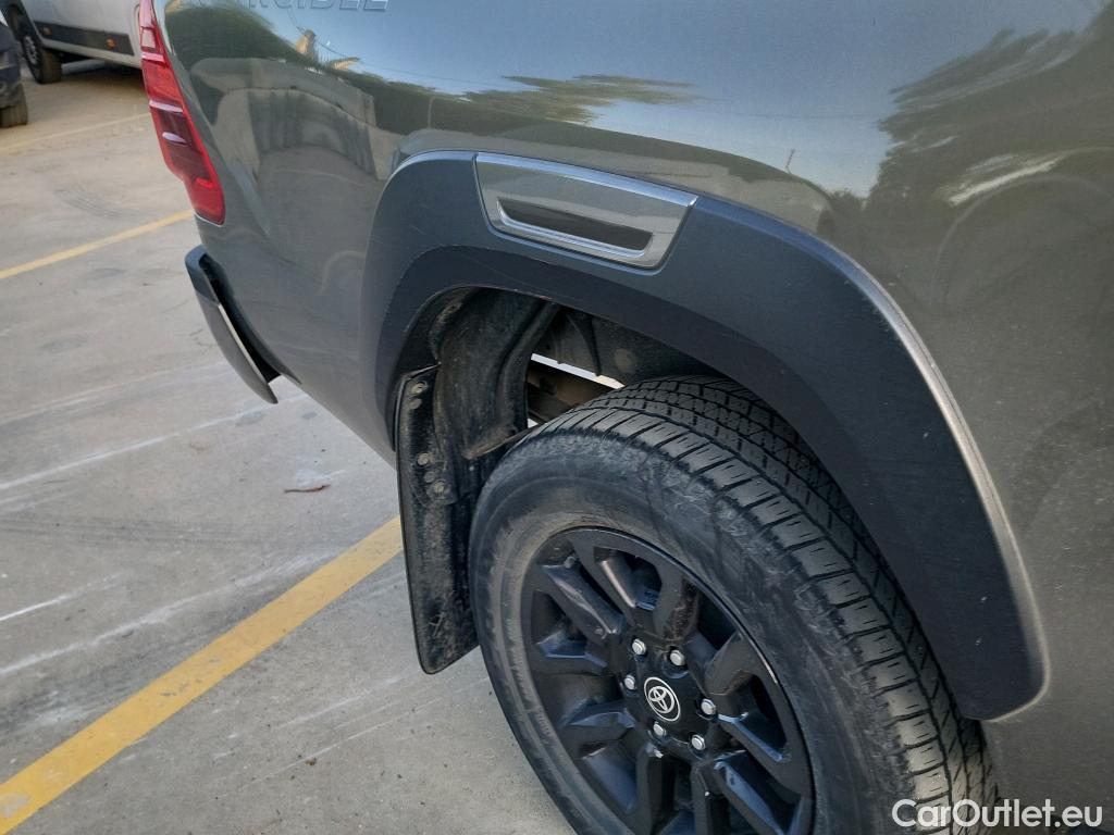  Toyota  Hilux TOYOTA  / 2020 / 4P / pickup 2.8 D-4D 150kW C. Doble Invincible A/T #12