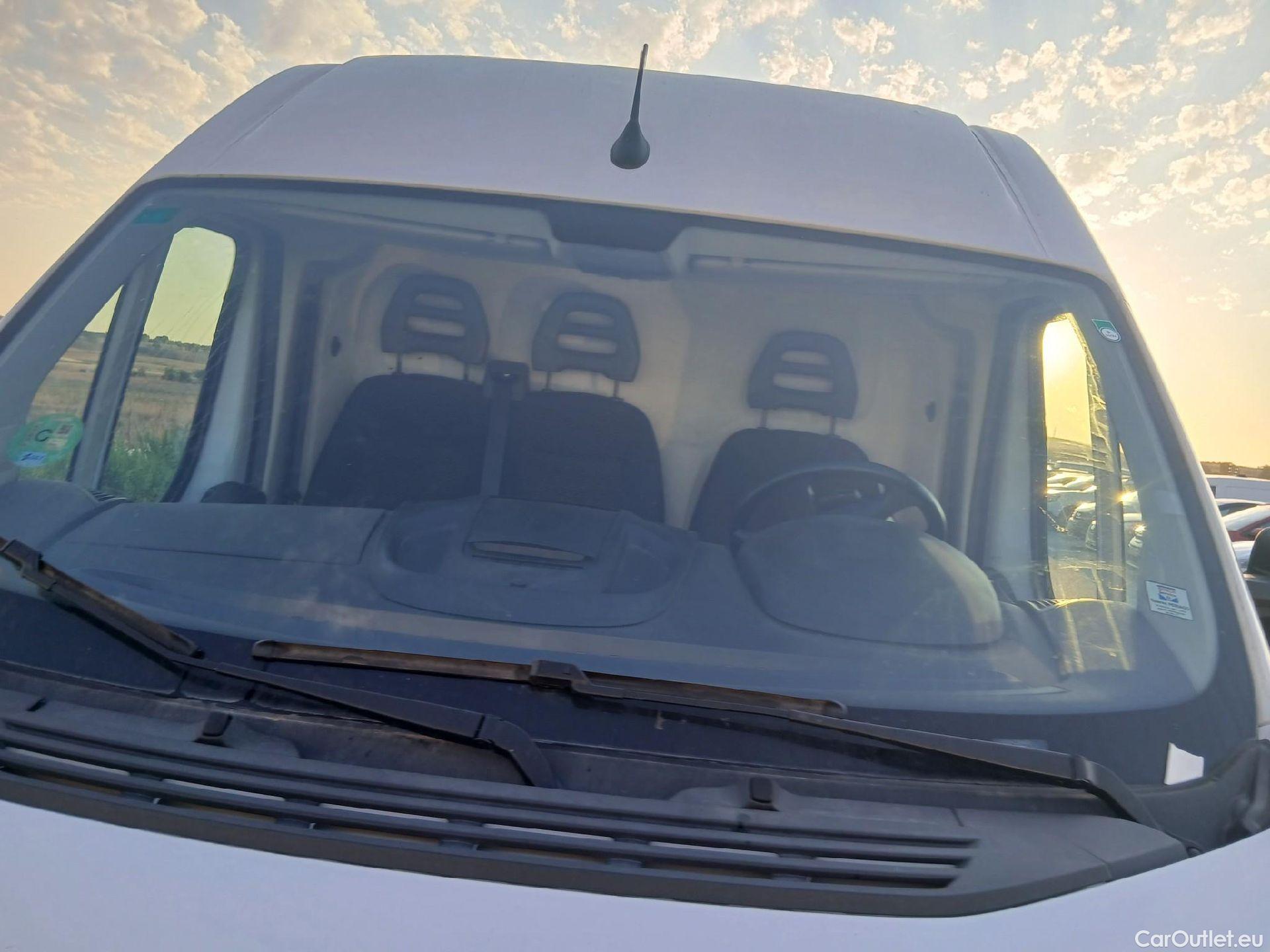  Peugeot  Boxer PEUGEOT  / 2014 / 4P / furgón 335 L2 H2 BHDI 103kW (140CV) S&S 6 V. M #26