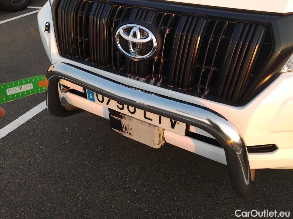  Toyota  Land Cruiser TOYOTA  / 2017 / 5P / todoterreno comercial 2.8 D-4D NX 2 Plazas #36