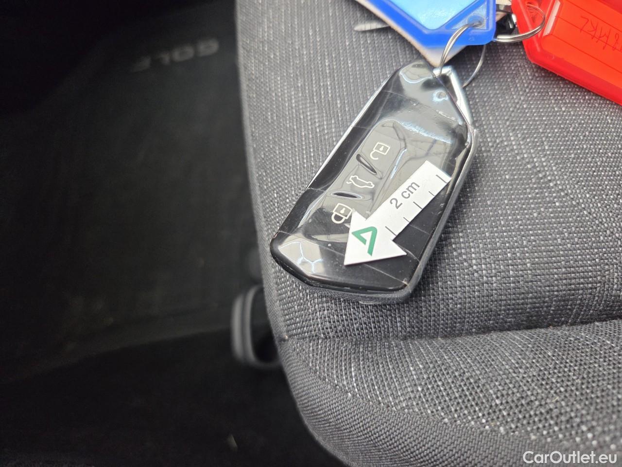  Volkswagen  Golf  Life 1.5 eTSI ACT DSG mild-Hybrid #1