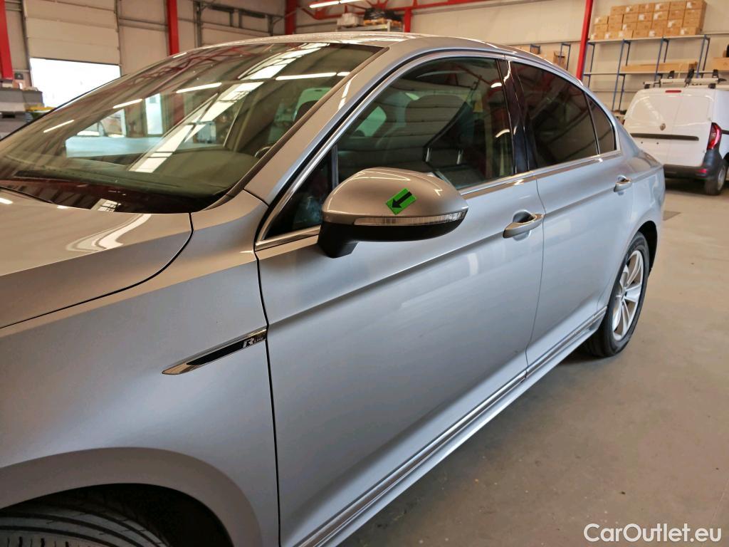  Volkswagen  Passat Highline2.0 TDI SCR DSG 4Mot 200CP #9