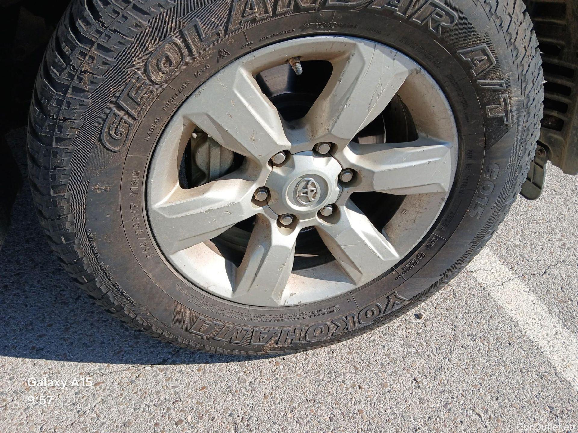  Toyota  Land Cruiser TOYOTA  3p 11G todoterreno 2.8 D-4D VX #52