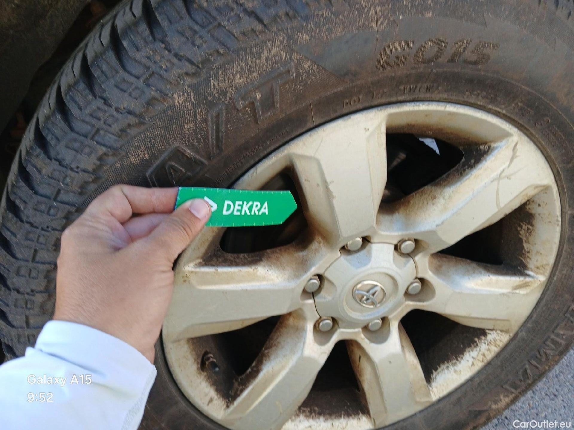  Toyota  Land Cruiser TOYOTA  3p 11G todoterreno 2.8 D-4D VX #29