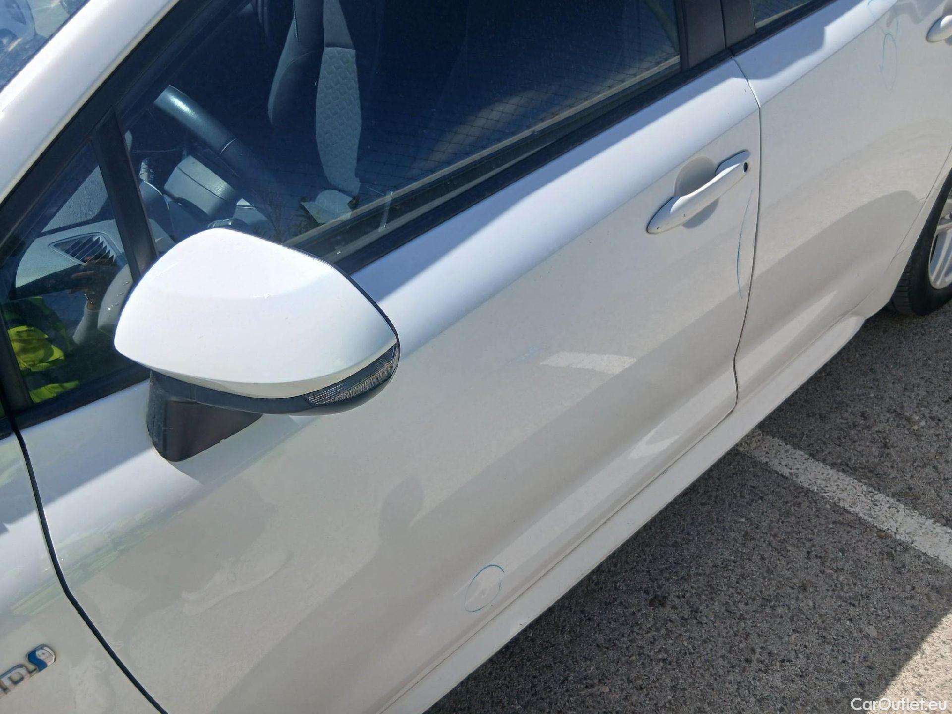  Toyota  Corolla TOYOTA  / 2019 / 5P / berlina con portón 1.8 125H BUSINESS PLUS E-CVT #15