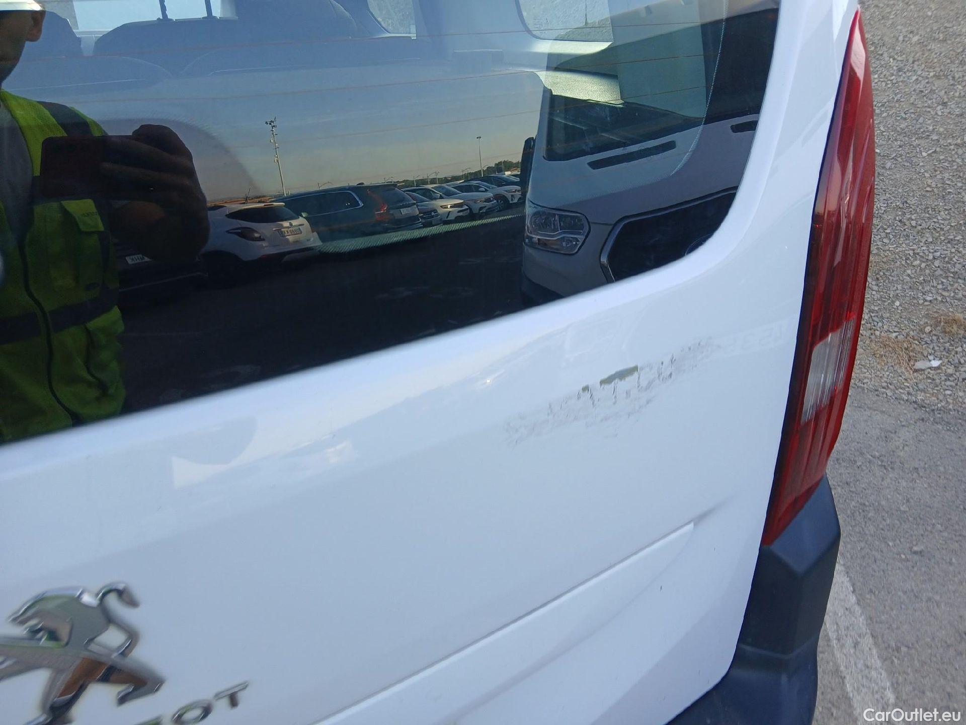  Peugeot  RIFTER PEUGEOT  / 2018 / 5P / monovolumen compacto Active Pack Standard BlueHDi 73kW #15
