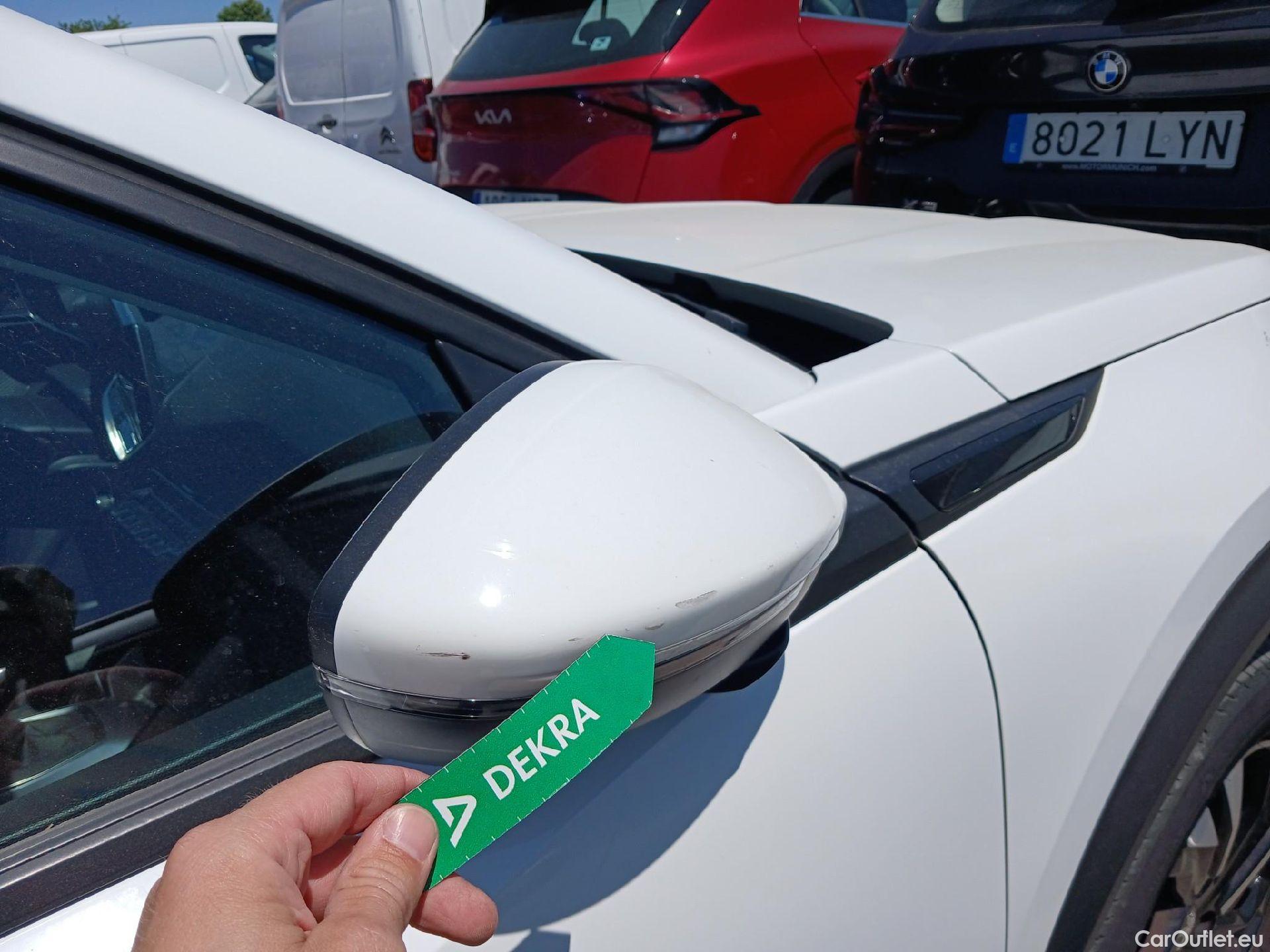  Peugeot  2008 PEUGEOT  / 2019 / 5P / todoterreno Allure BlueHDI 100 S&S BVM6 (AC) #38