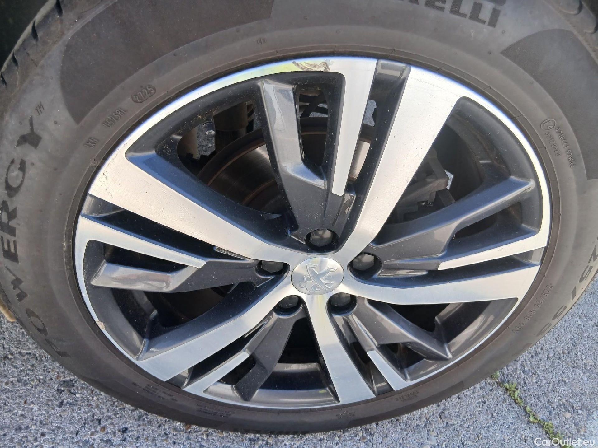  Peugeot  3008 PEUGEOT  / 2020 / 5P / todoterreno 1.5 BlueHDi 96kW S&S Allure Pack EAT8 #20