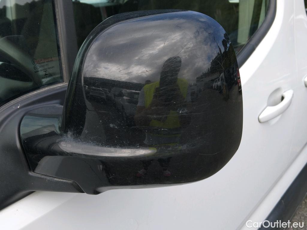  Peugeot  RIFTER PEUGEOT  / 2018 / 5P / monovolumen compacto Active Pack Standard BlueHDi 73kW #41
