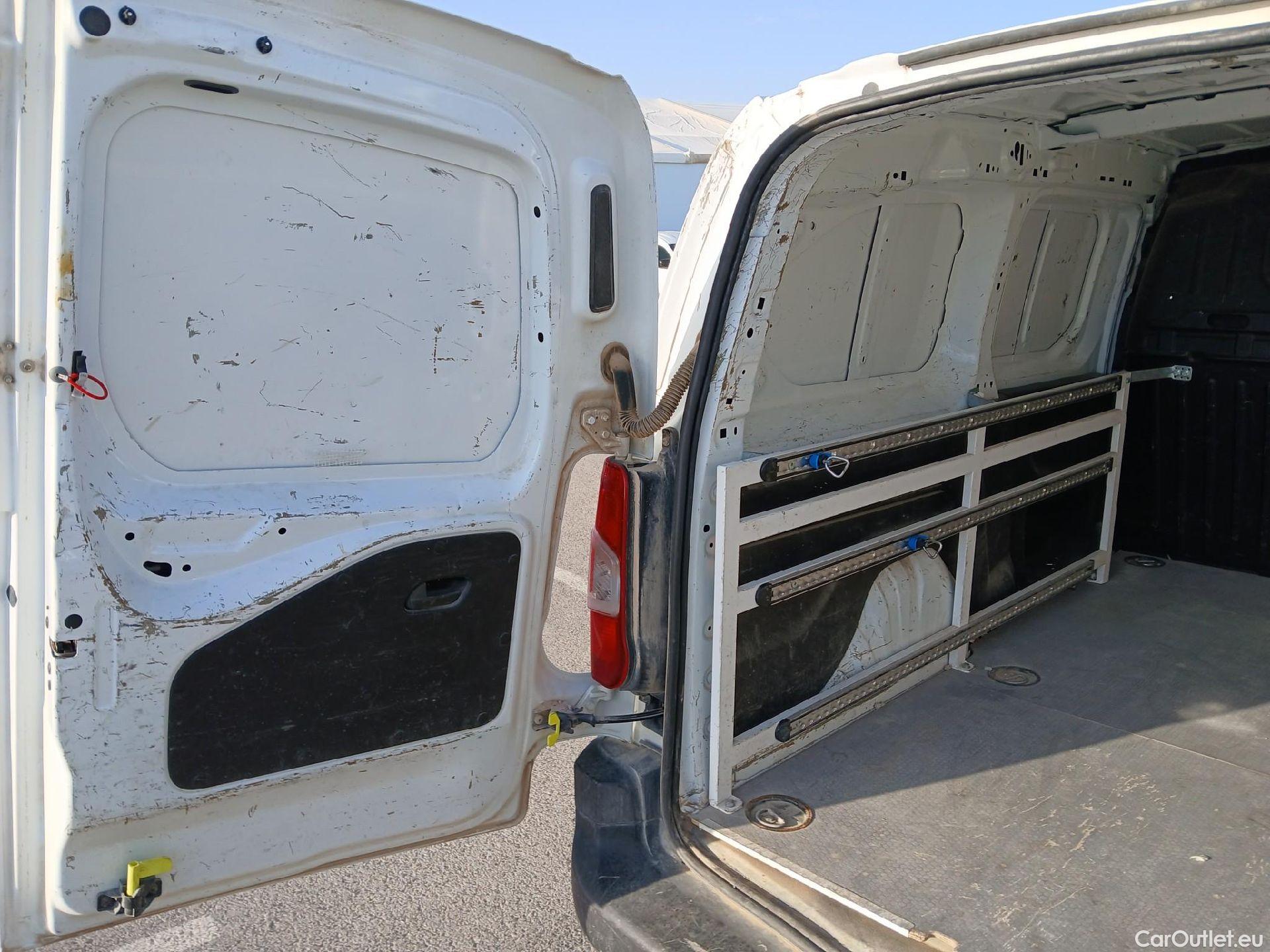  Citroen  Berlingo CITROEN  / 2018 / 4P / furgón derivado de turismo Talla XL BlueHDi 100 CONTROL #6