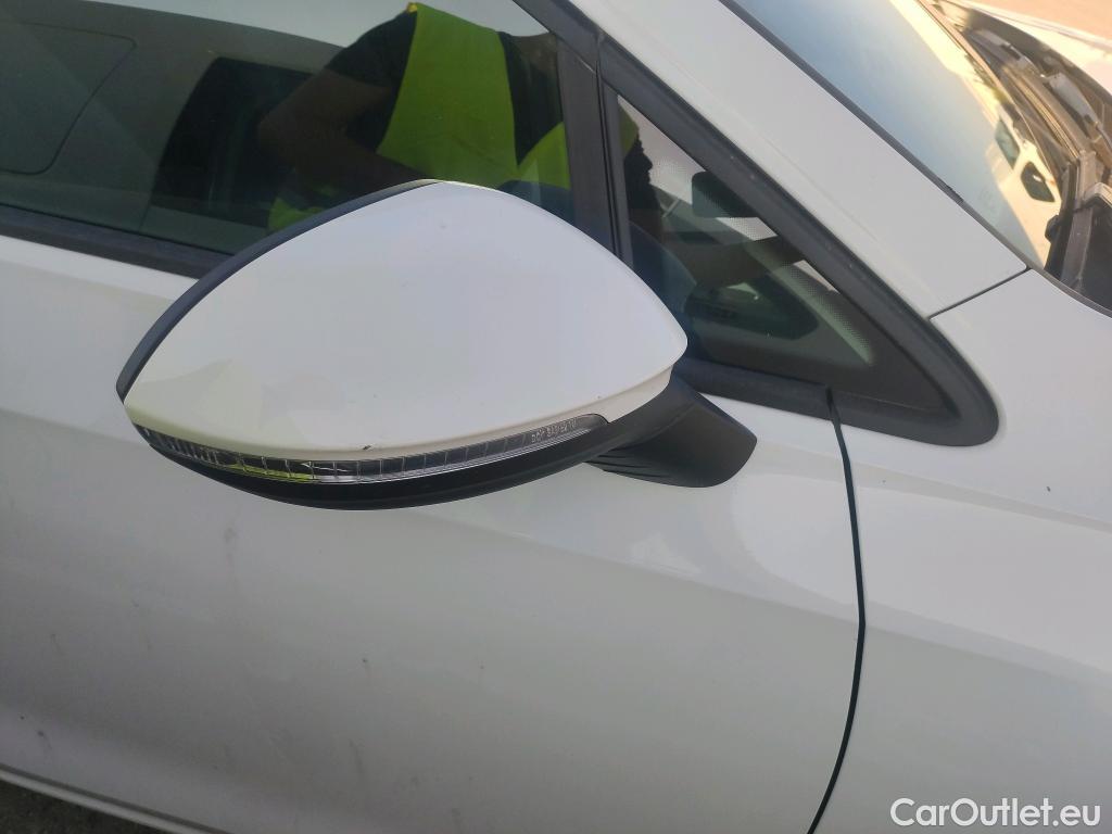  Volkswagen  Golf  VOLKSWAGEN / 2020 / 5P / berlina con portón Life 2.0 TDI 85kW (115CV) DSG #13