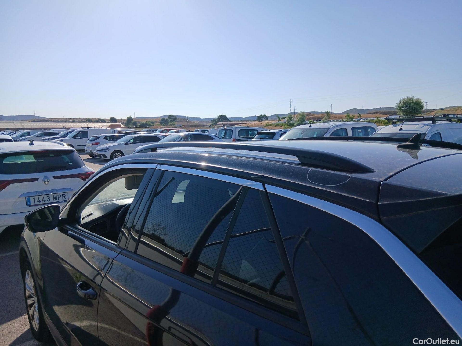  Volkswagen  T-ROC VOLKSWAGEN  / 2017 / 5P / todoterreno Advance 1.6 TDI 85 kw (115CV) (AC) #46