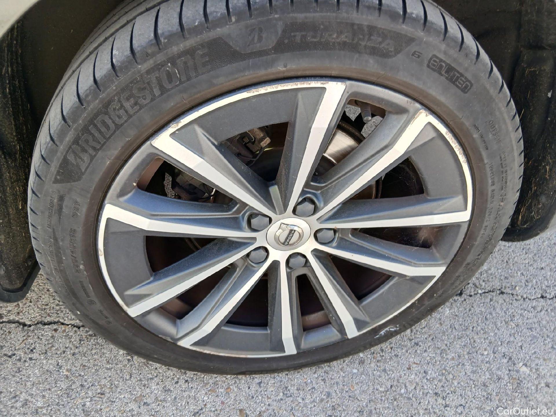  Volvo  V60 VOLVO  / 2018 / 5P / familiar 2.0 B4 (D) Momentum Auto #14