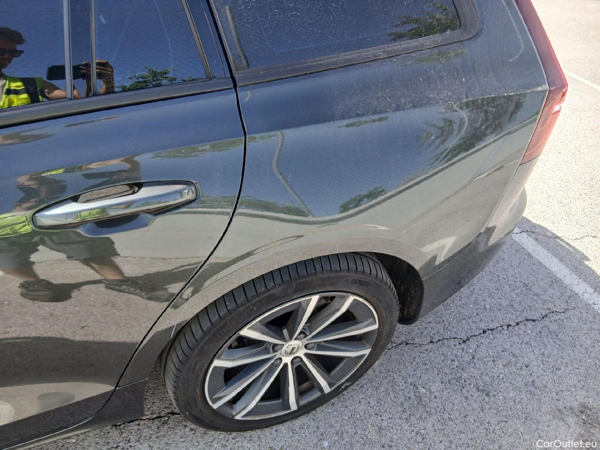  Volvo  V60 VOLVO  / 2018 / 5P / familiar 2.0 B4 (D) Momentum Auto #16