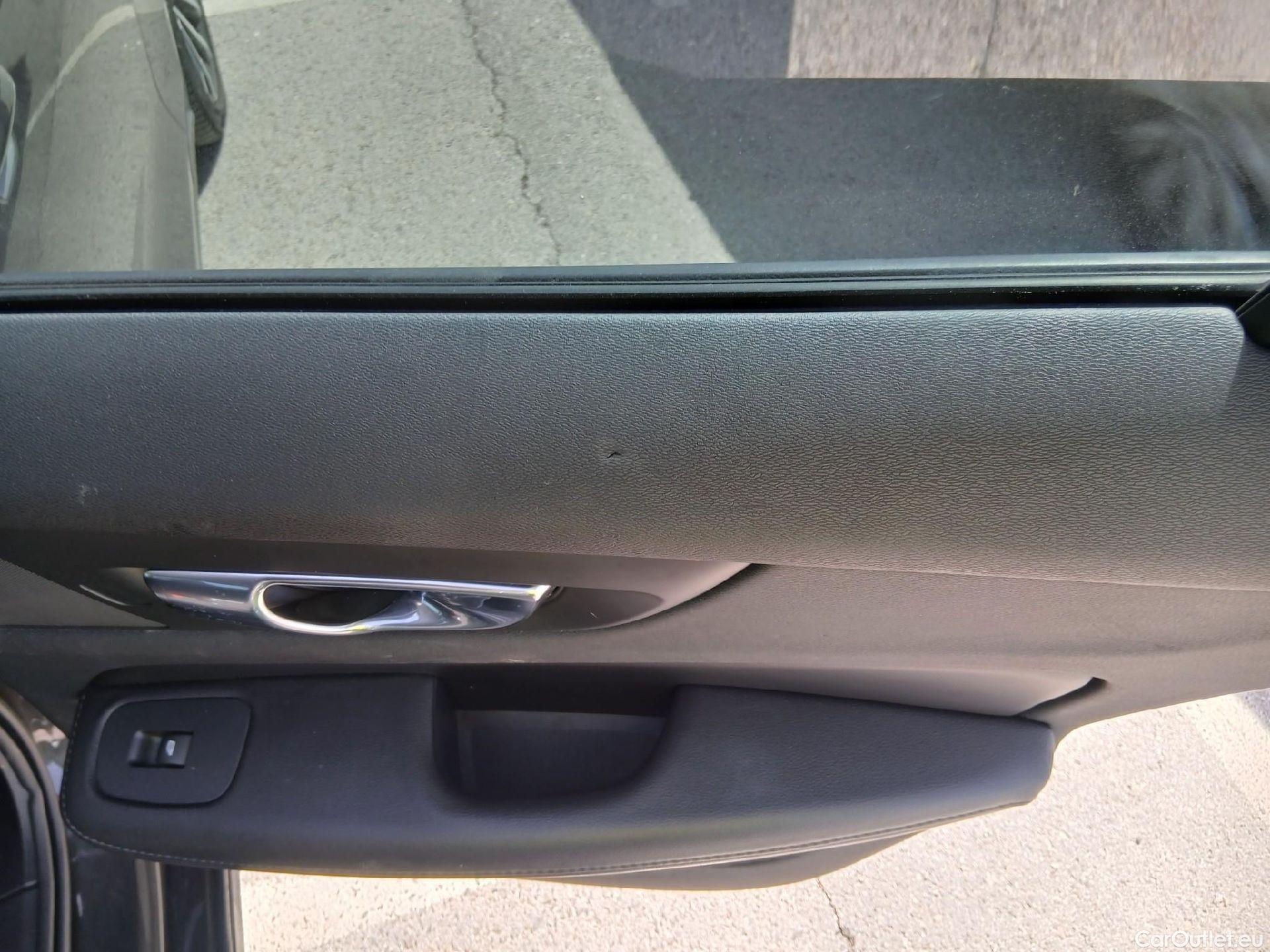 Volvo  V60 VOLVO  / 2018 / 5P / familiar 2.0 B4 (D) Momentum Auto #32