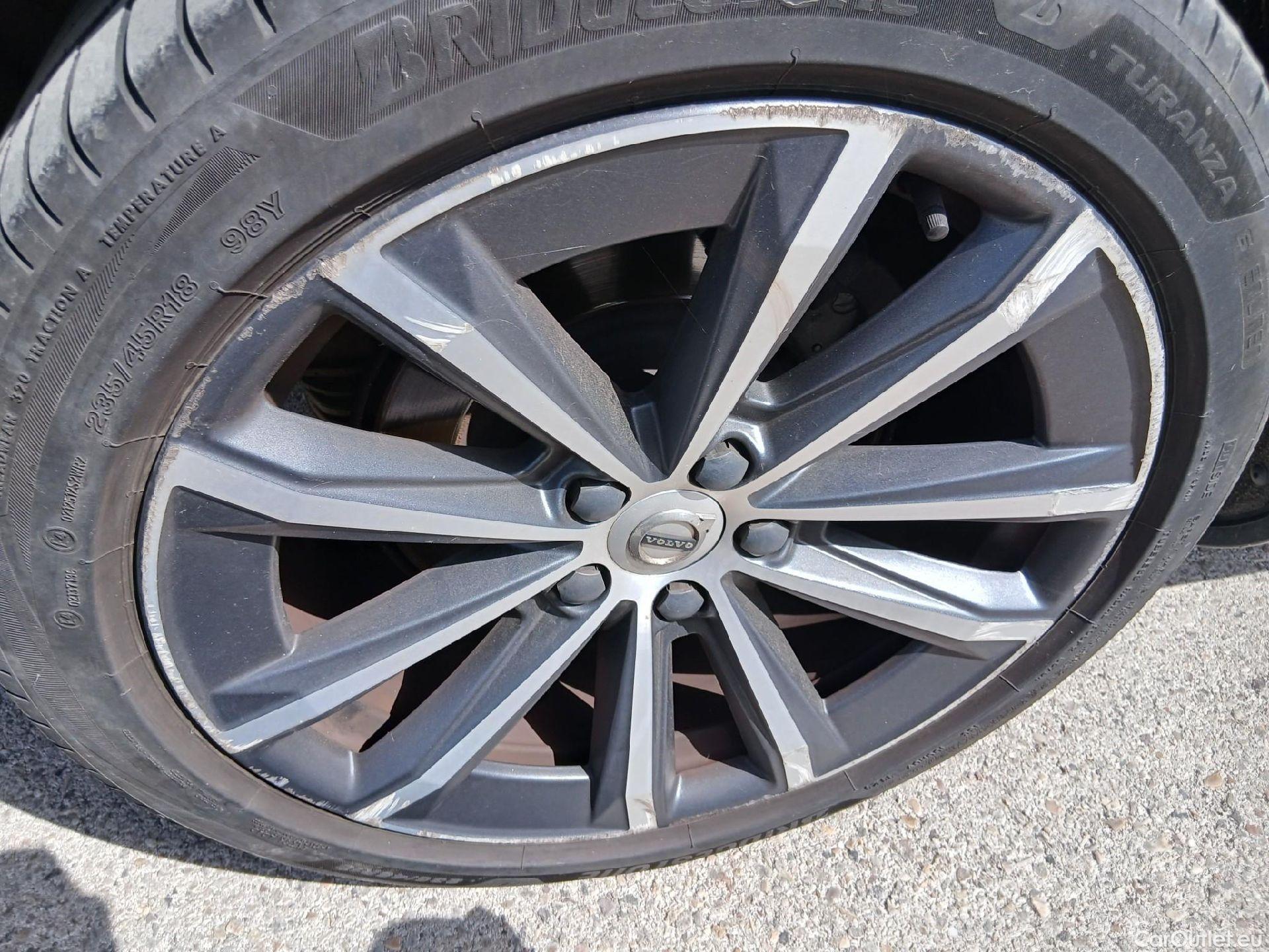  Volvo  V60 VOLVO  / 2018 / 5P / familiar 2.0 B4 (D) Momentum Auto #28