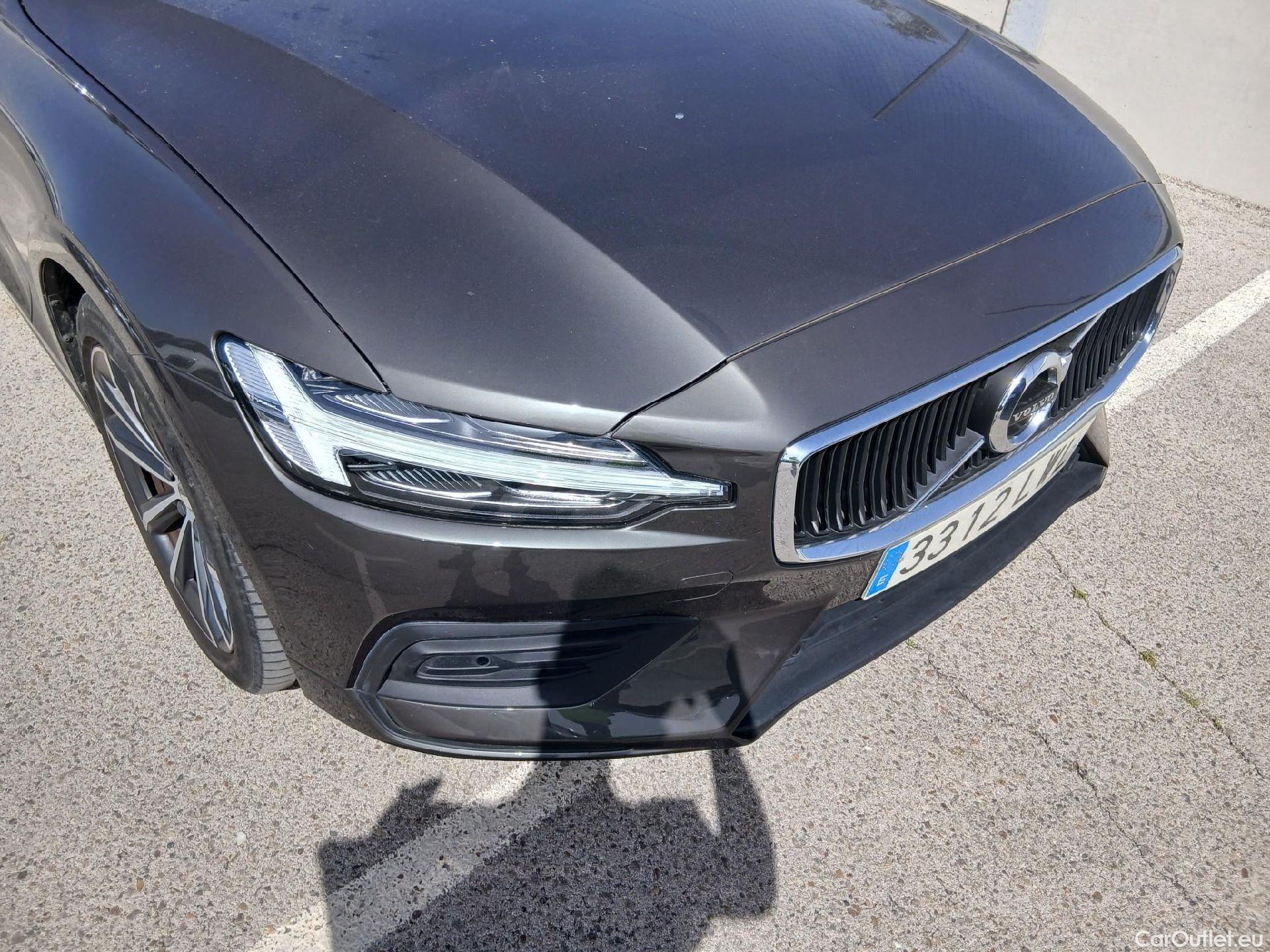  Volvo  V60 VOLVO  / 2018 / 5P / familiar 2.0 B4 (D) Momentum Auto #4