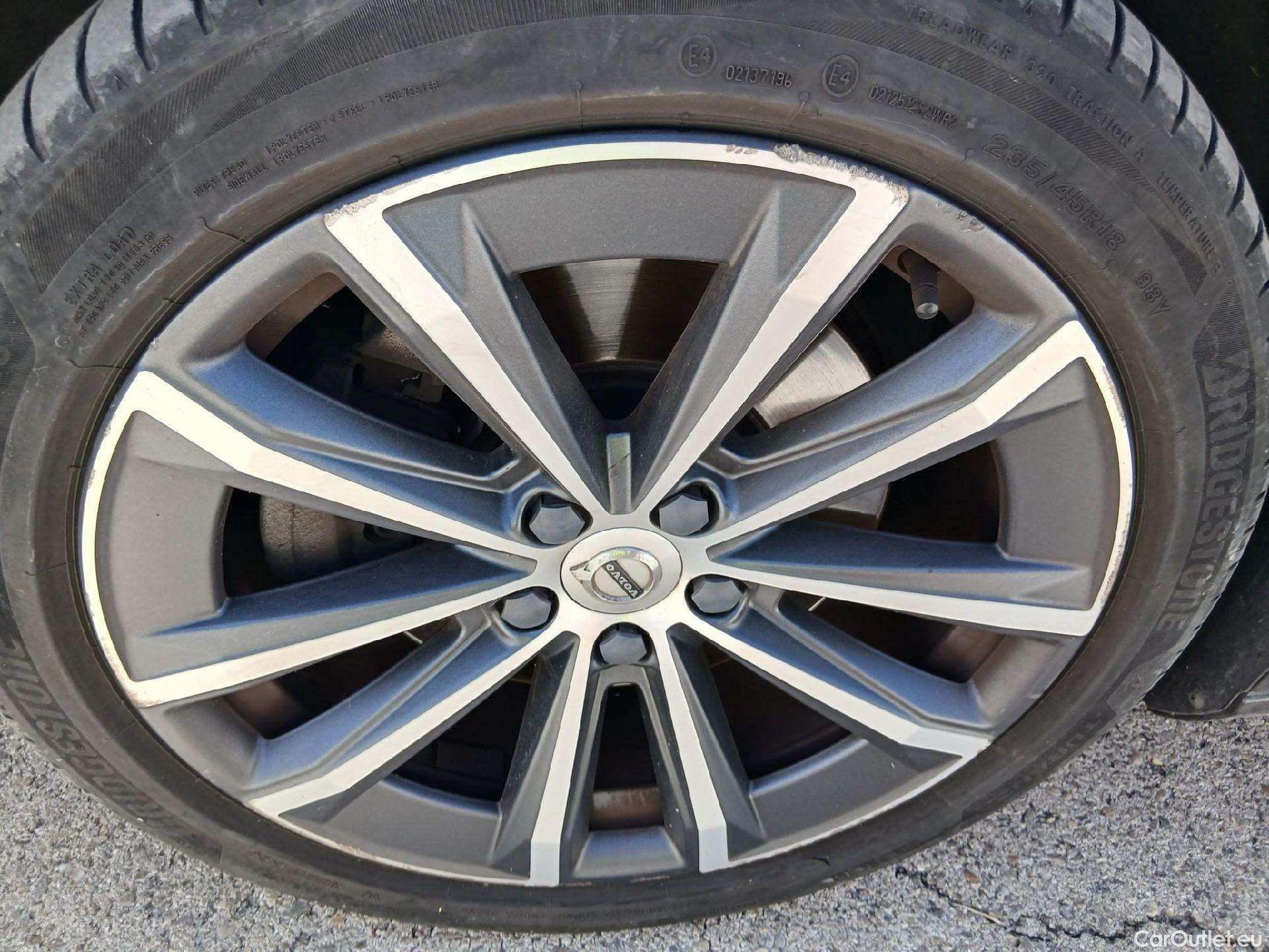  Volvo  V60 VOLVO  / 2018 / 5P / familiar 2.0 B4 (D) Momentum Auto #6