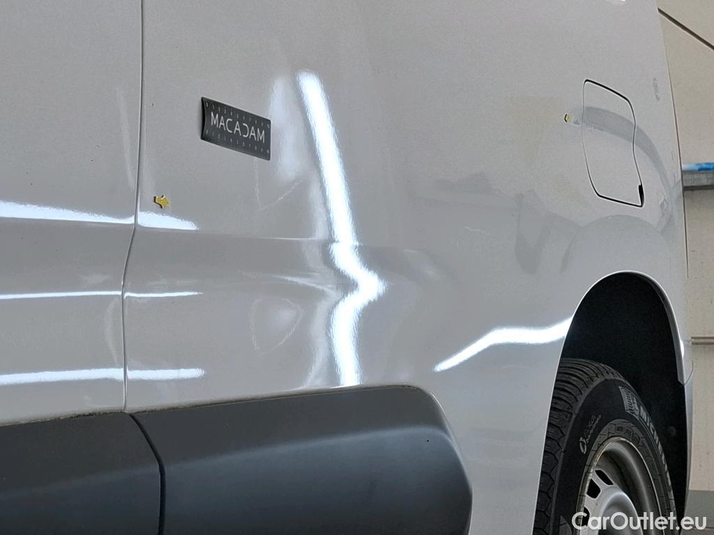  Citroen  Berlingo CITROEN  Van / 2018 / 4P / Fourgonnette Taille M 650kg BlueHDi 100 S&S BVM Club #18