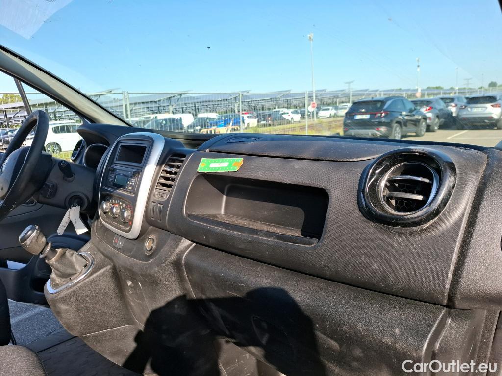  Renault  Trafic RENAULT  / 2019 / 4P / Fourgon tole NV FG GCF L1H1 1000 dCi 120 #104