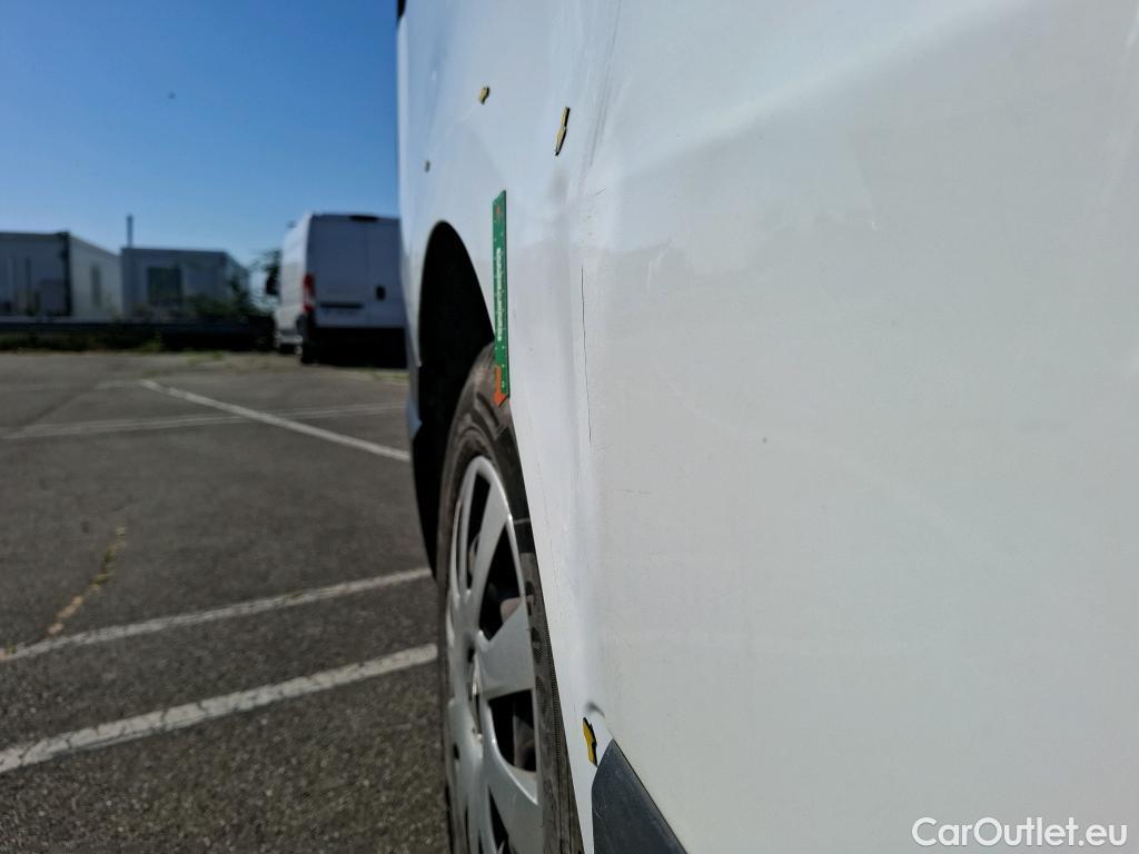  Renault  Trafic RENAULT  / 2019 / 4P / Fourgon tole NV FG GCF L1H1 1000 dCi 120 #17
