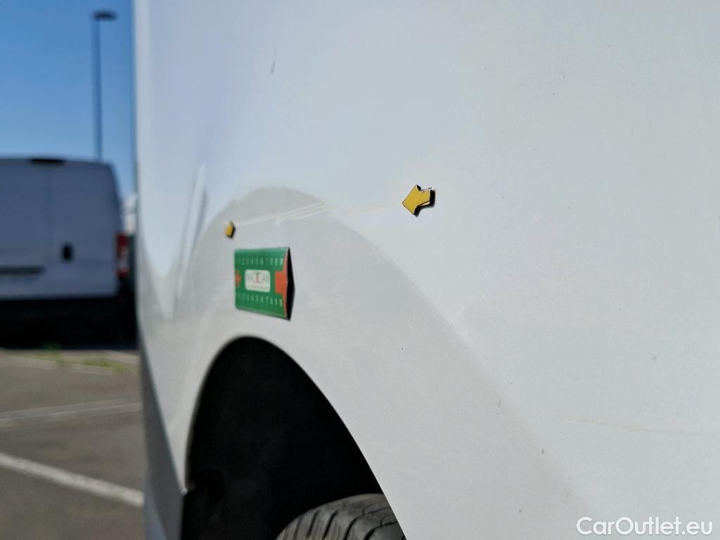  Renault  Trafic RENAULT  / 2019 / 4P / Fourgon tole NV FG GCF L1H1 1000 dCi 120 #21