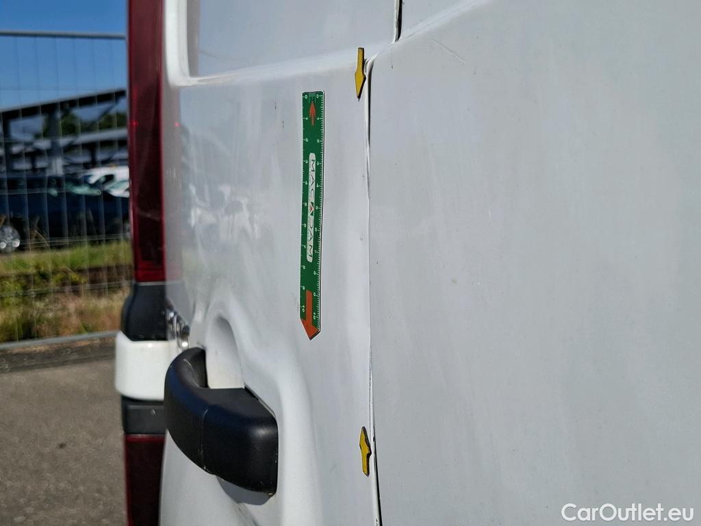  Renault  Trafic RENAULT  / 2019 / 4P / Fourgon tole NV FG GCF L1H1 1000 dCi 120 #48