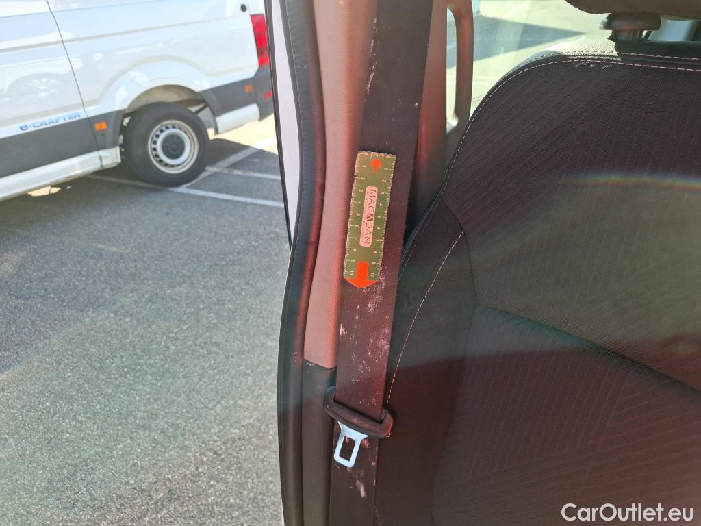  Renault  Trafic RENAULT  / 2019 / 4P / Fourgon tole NV FG GCF L1H1 1000 dCi 120 #61