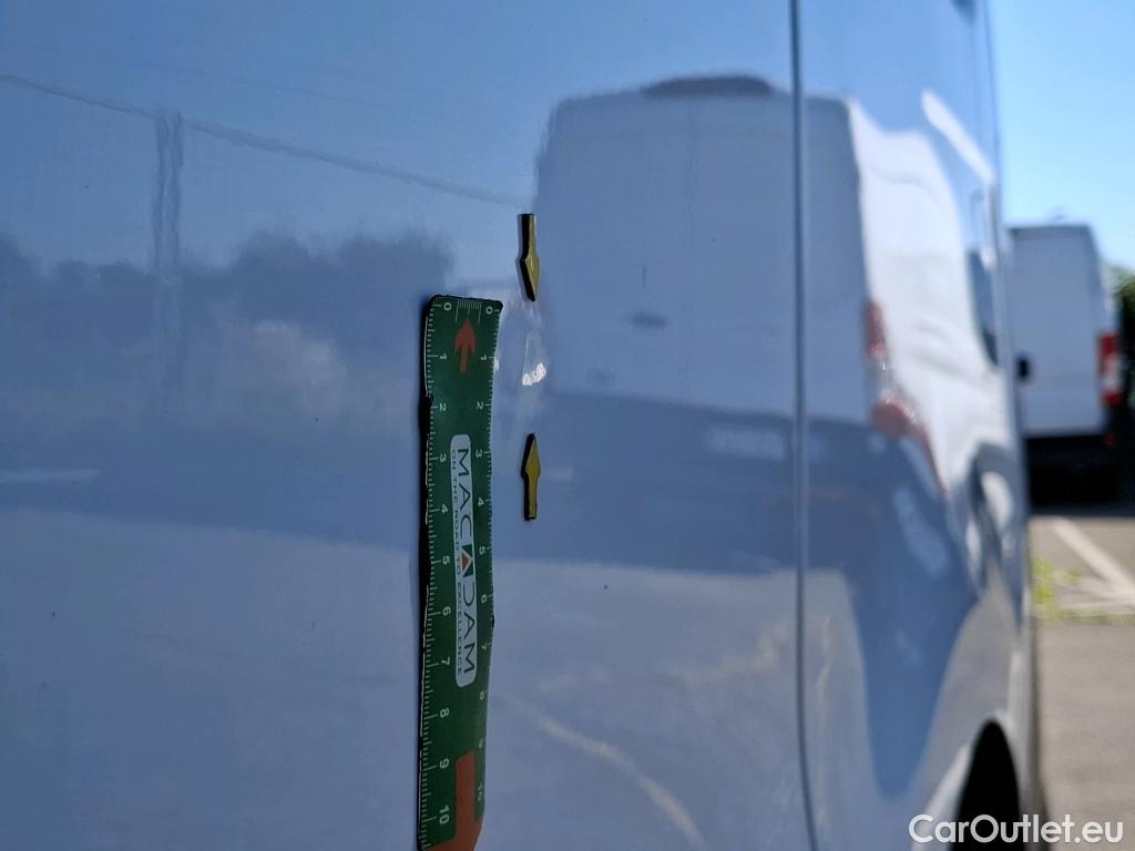  Renault  Trafic RENAULT  / 2019 / 4P / Fourgon tole NV FG GCF L1H1 1000 dCi 120 #130