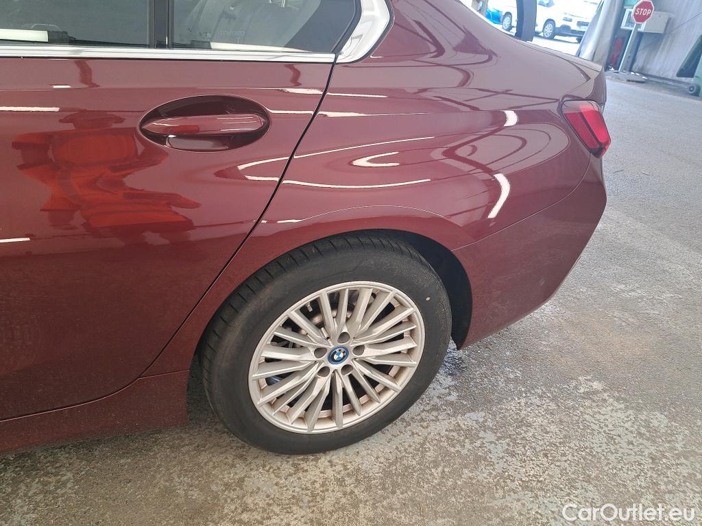  Bmw  Serie 3 BMW Série 3 Berline / 2018 / 4P / Berline 320e 204ch Luxury BVA8 Hybride #14