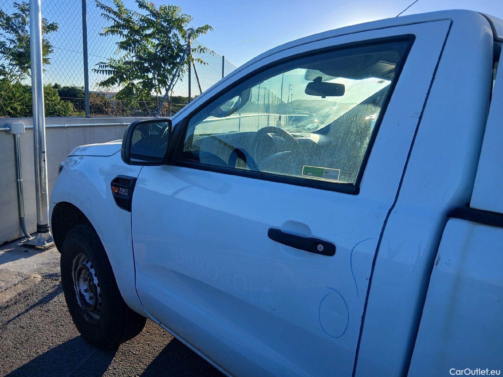  Ford  Ranger FORD  VU 2p 6G pickup 2.2 TDCi 118kW 4x4 Cab. Sencilla XL S/S #13