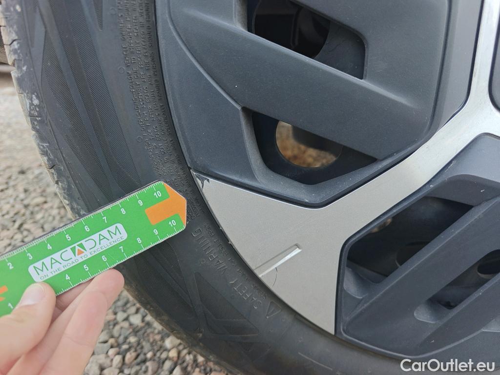  Citroen  C4 CITROEN  / 2020 / 5P / berlina con portón BlueHDi 110 S&S 6v Feel #35