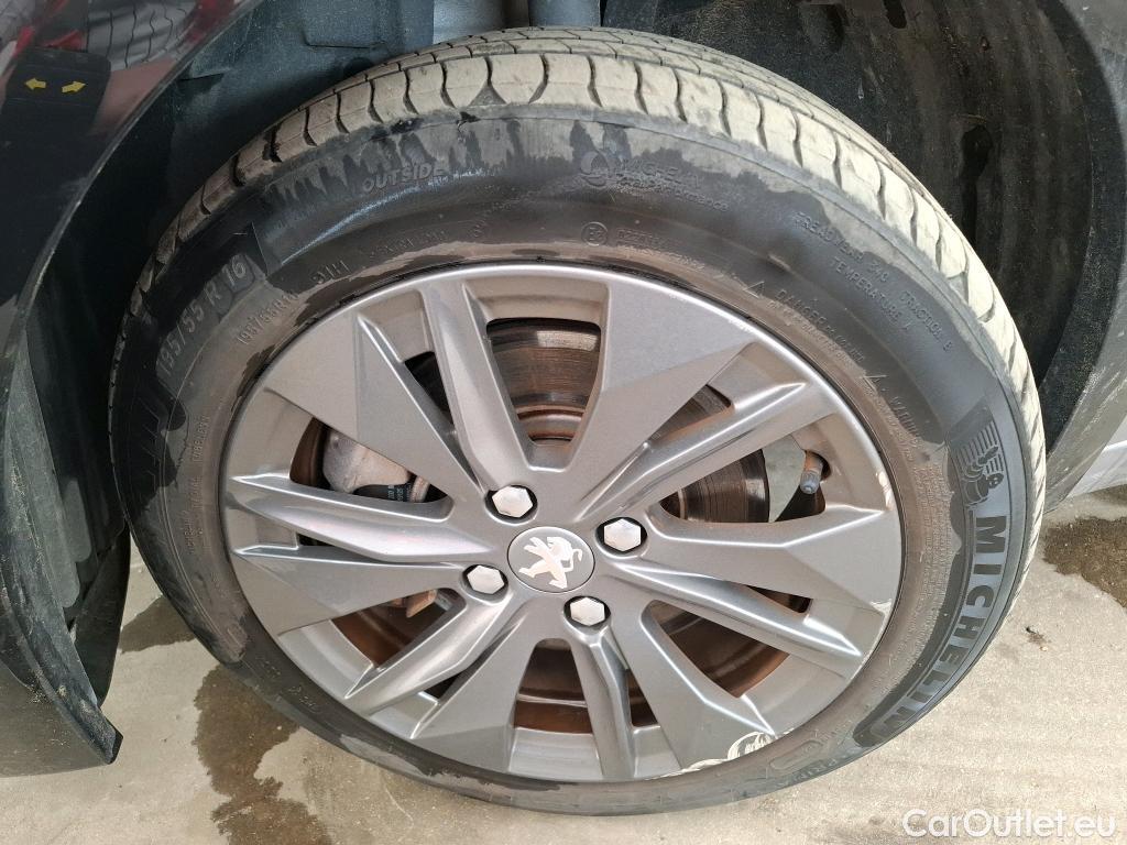  Peugeot  208  (e-) Allure 50kWh BVA #12
