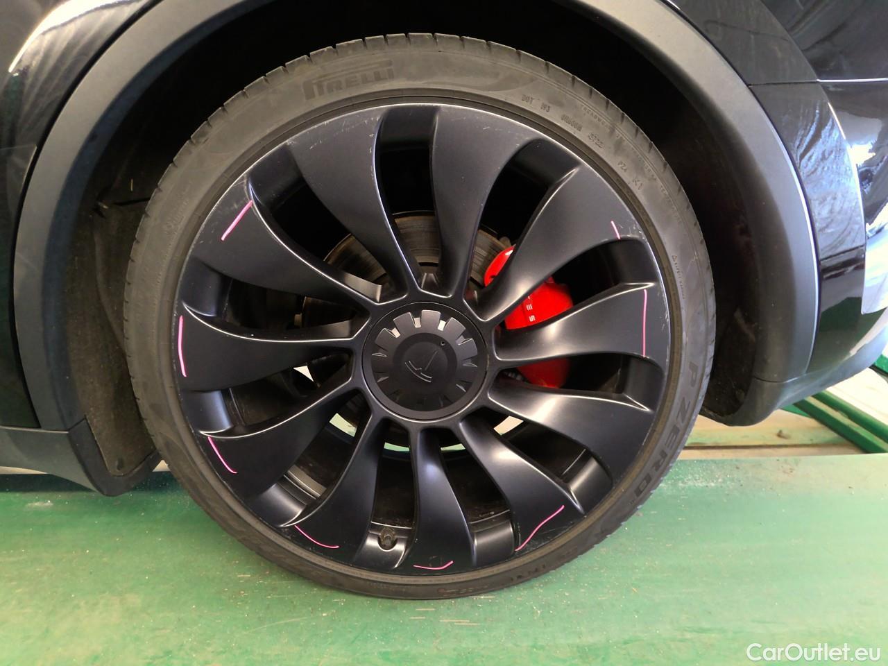  Tesla  Model Y  Performance AWD #17