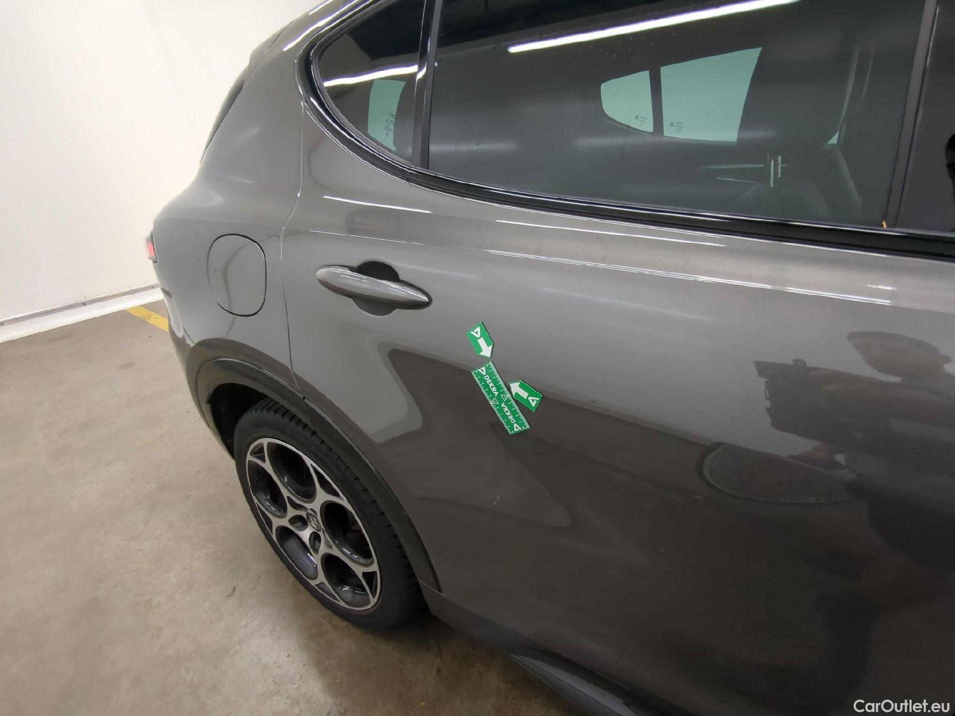  Alfa Romeo  TONALE ALFA ROMEO  / 2022 / 5P / SUV 1.3T PHEV 280 AT6 Q4 Veloce #26