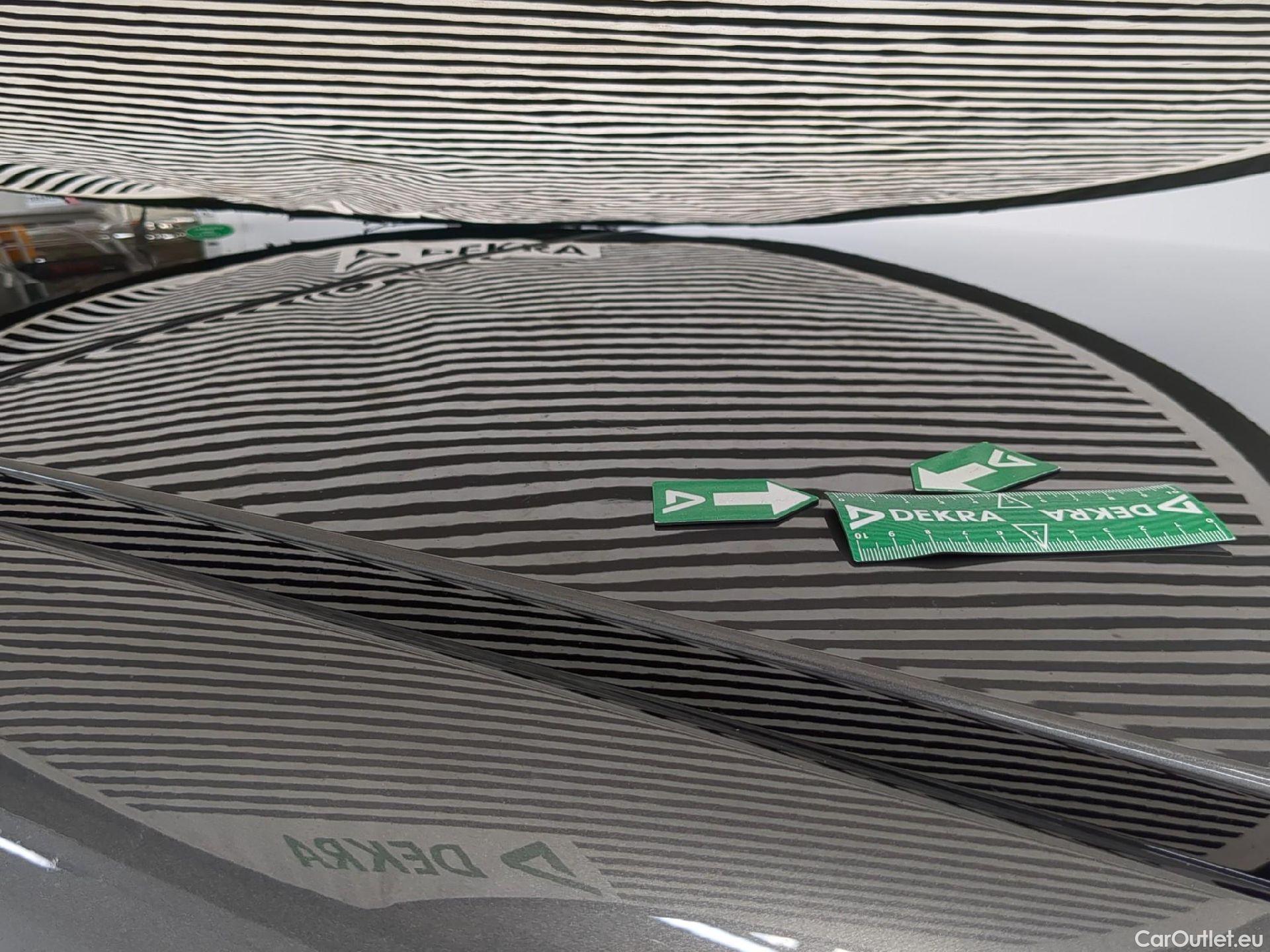  Alfa Romeo  TONALE ALFA ROMEO  / 2022 / 5P / SUV 1.3T PHEV 280 AT6 Q4 Veloce #38