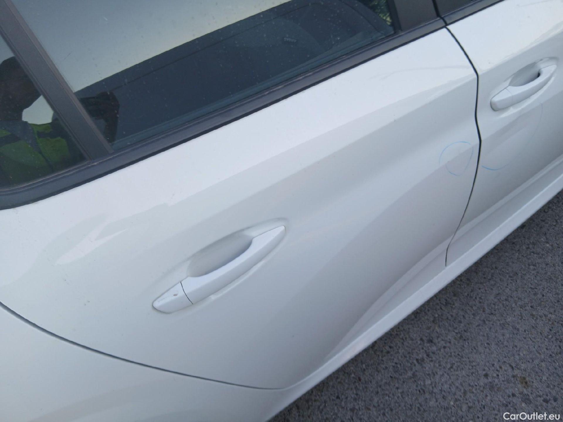  Peugeot  208 PEUGEOT  / 2019 / 5P / berlina con portón BlueHDi 73kW (100CV) Active #39
