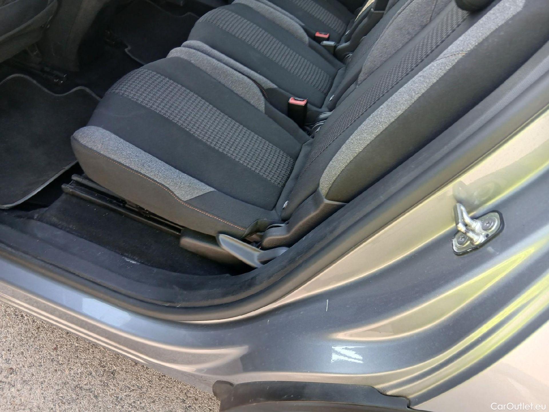  Peugeot  5008 PEUGEOT  / 2020 / 5P / todoterreno 1.5 BlueHDi 96kW S&S Active Pack EAT8 #19
