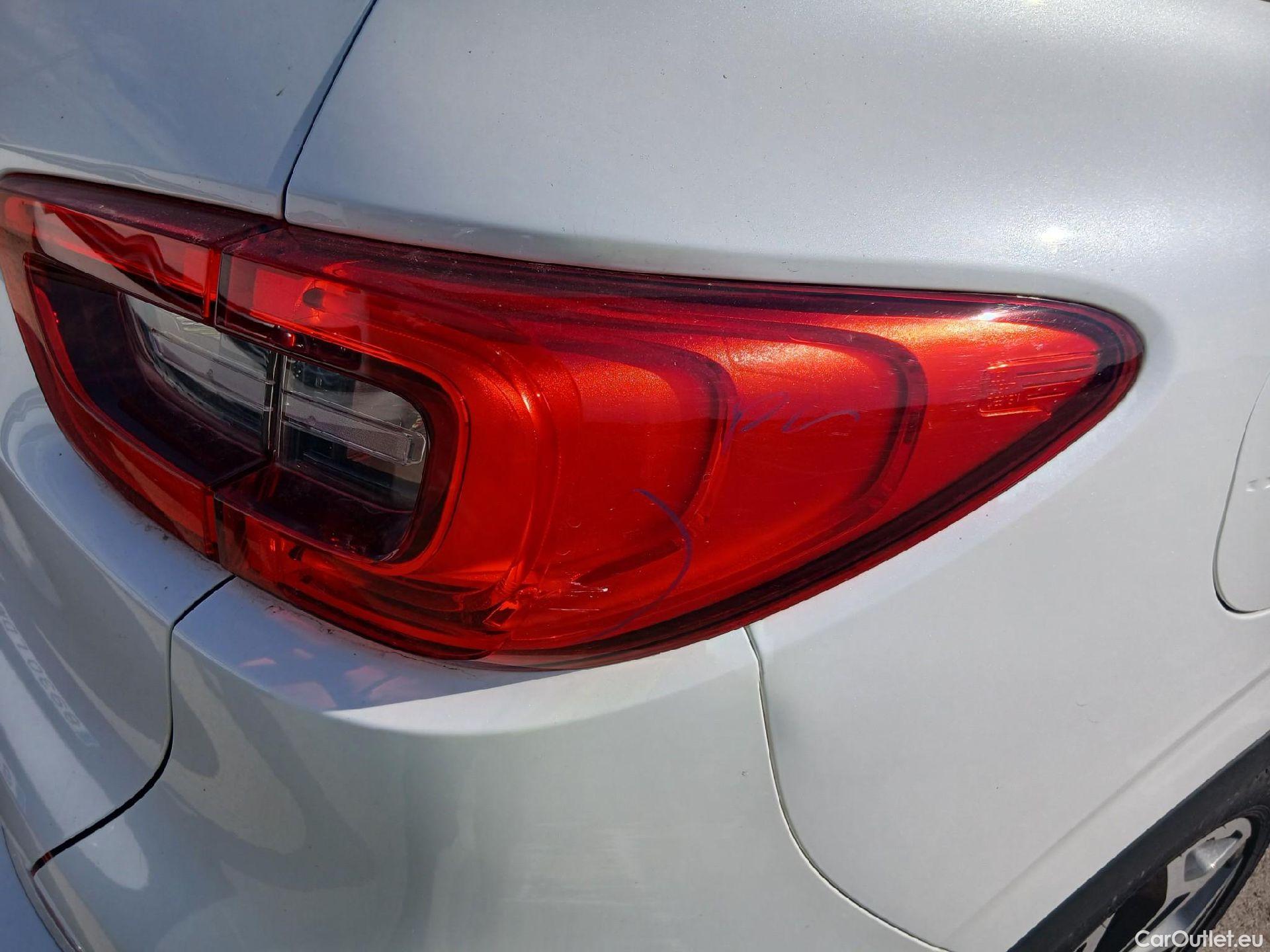  Renault  Kadjar RENAULT  / 2019 / 5P / crossover Zen GPF TCe 103kW (140CV) EDC #23