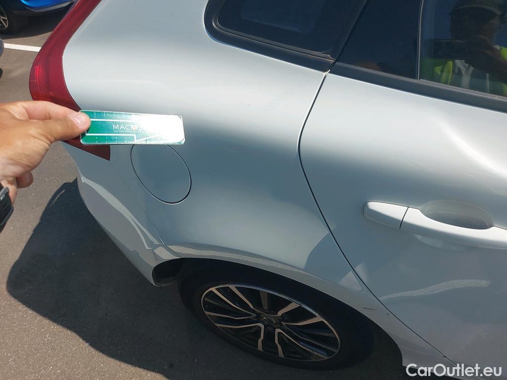  Volvo  V40  VOLVO / 2016 / 5P / berlina con portón 2.0 T2 Momentum #1