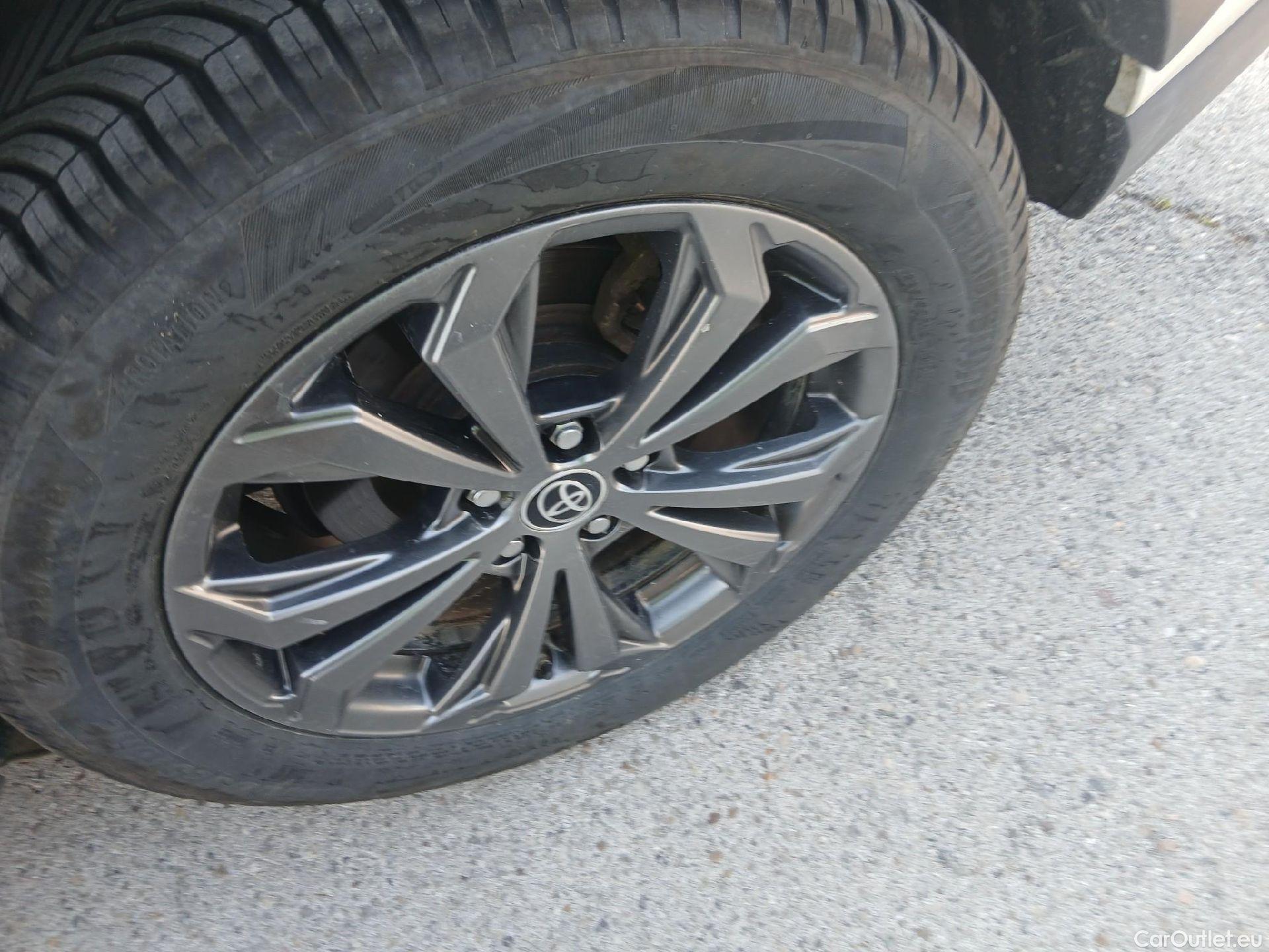  Toyota  RAV4 TOYOTA  / 2018 / 5P / todoterreno 2.5l 220H Advance 4WD #6