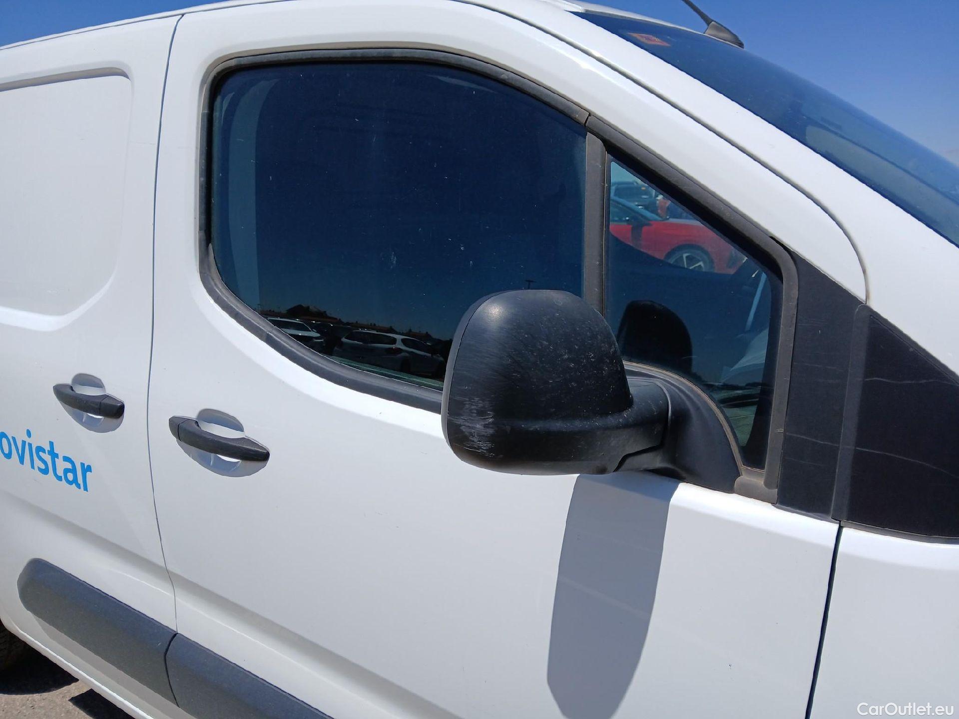  Citroen  Berlingo CITROEN  / 2018 / 4P / furgón derivado de turismo Talla M BlueHDi 100 CLUB #27