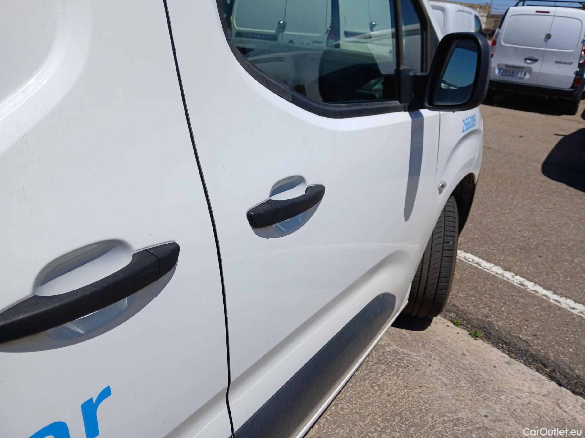  Citroen  Berlingo CITROEN  / 2018 / 4P / furgón derivado de turismo Talla M BlueHDi 100 CLUB #25